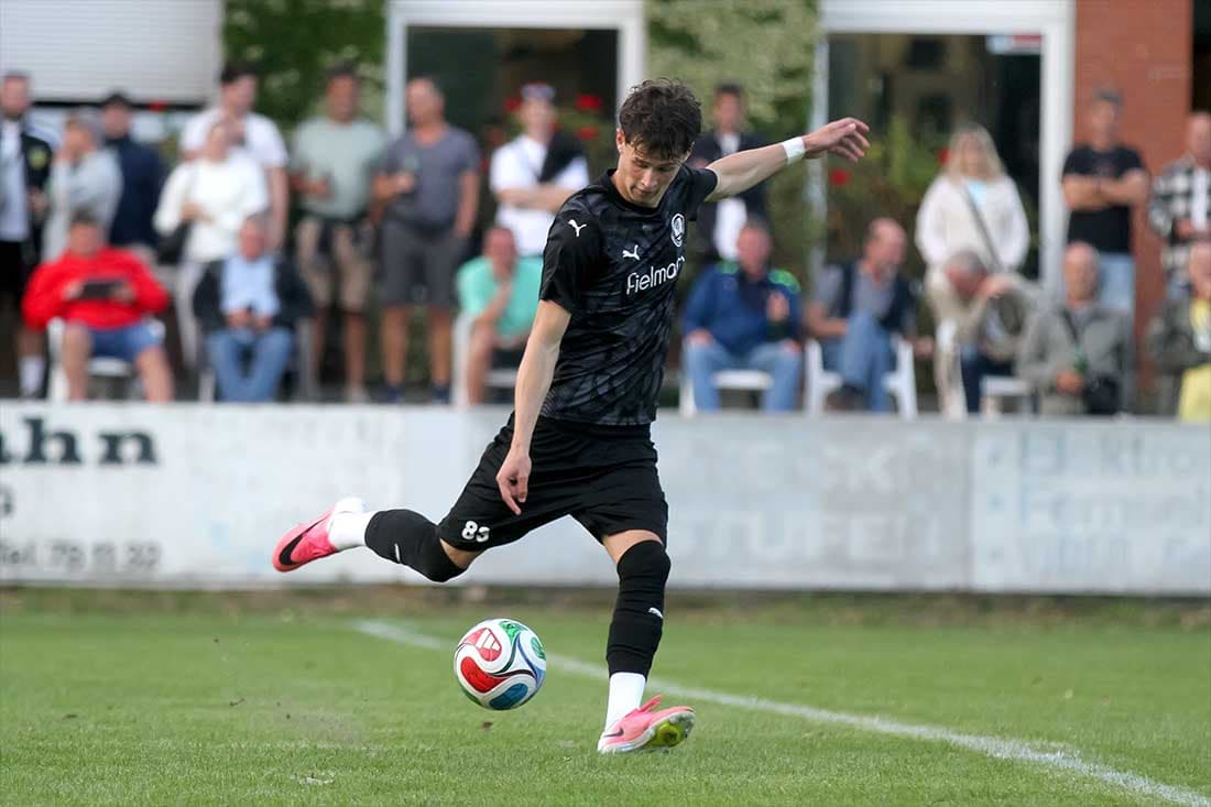 Mordhorst und Waschko mit Doppelpack: Klausdorf mit 5:2-Wiedergutmachung gegen Husum