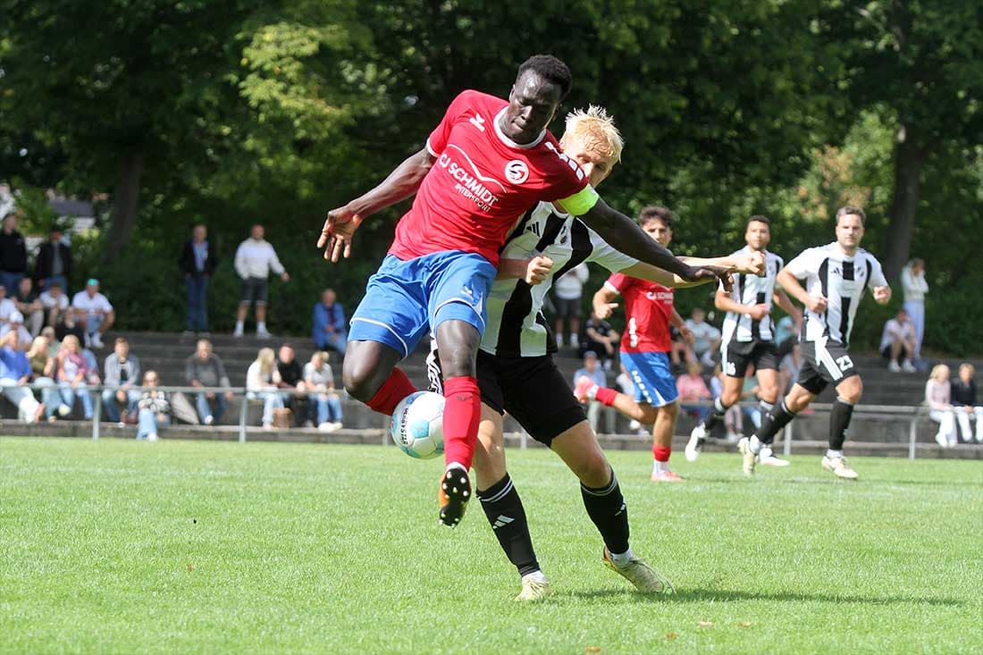 Husumer SV beweist Moral: Daouda Soumah rettet gegen Rot-Schwarz Kiel das 3:3