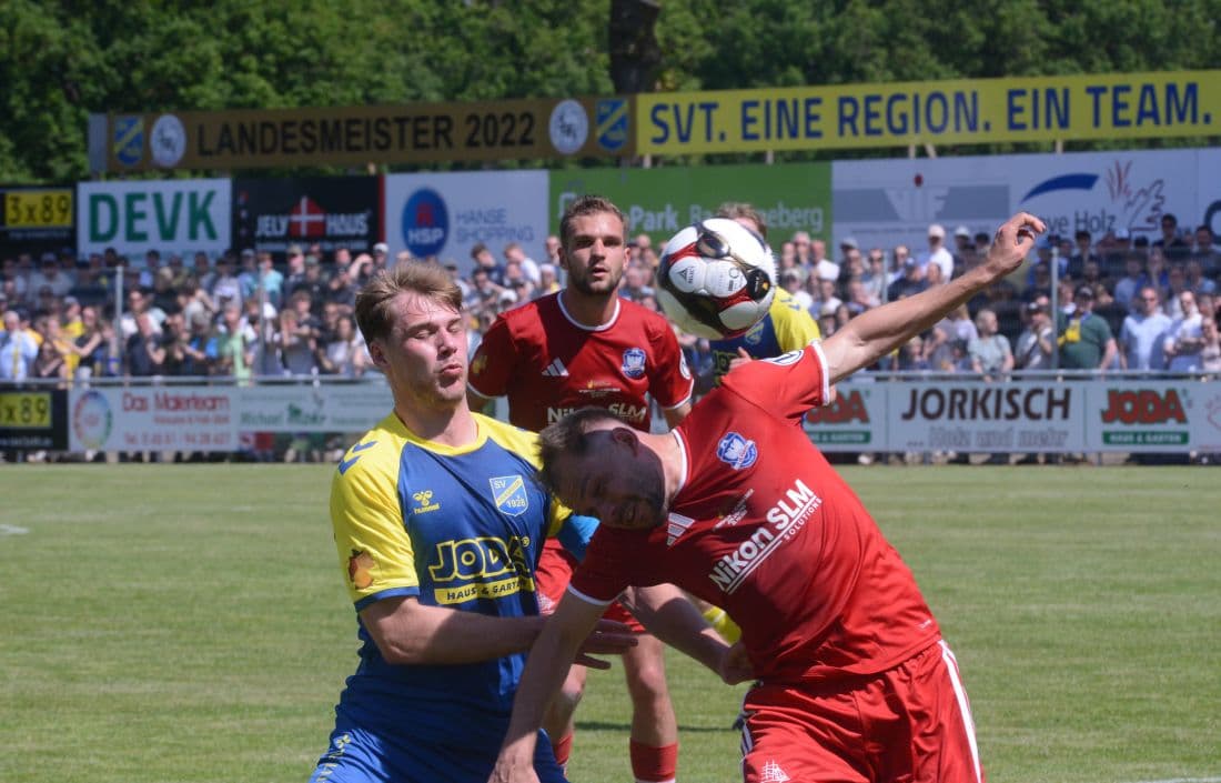 Phönix Lübeck holt den SHFV-LOTTO-Pokal nach 4:1-Erfolg beim SV Todesfelde