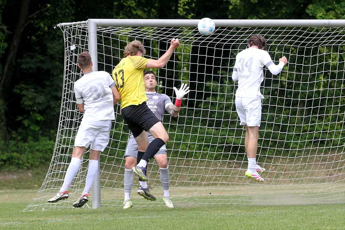 Übersicht VL Ost: Wiker SV bleibt mit 3:2 gegen ECK/FLECK auf Zielkurs