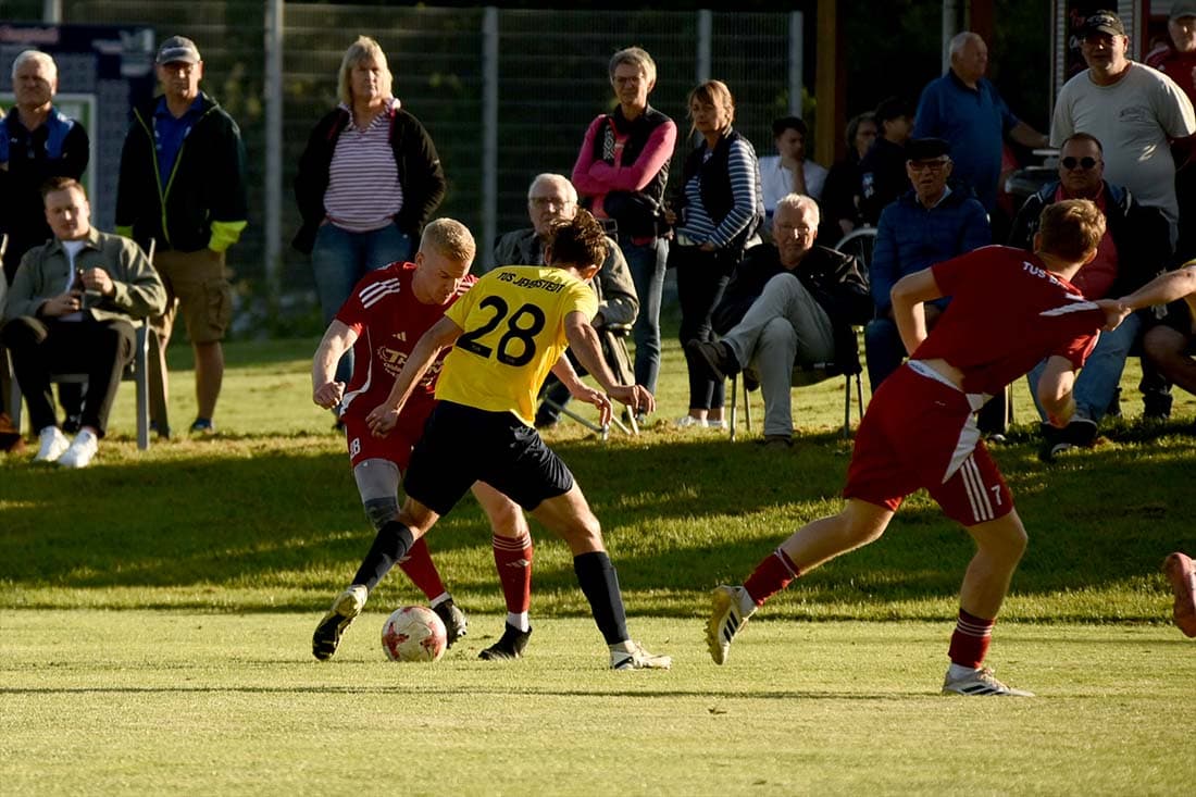 Kreispokal: Jevenstedt macht es beim 3:2 in Bargstedt noch einmal unnötig spannend