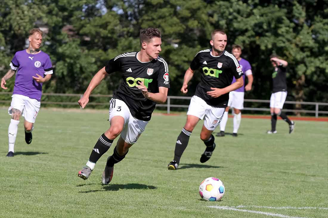 Tim Ladewig nervenstark: Elfer in der Nachspielzeit zum 3:2-Siegtreffer gegen MED SV