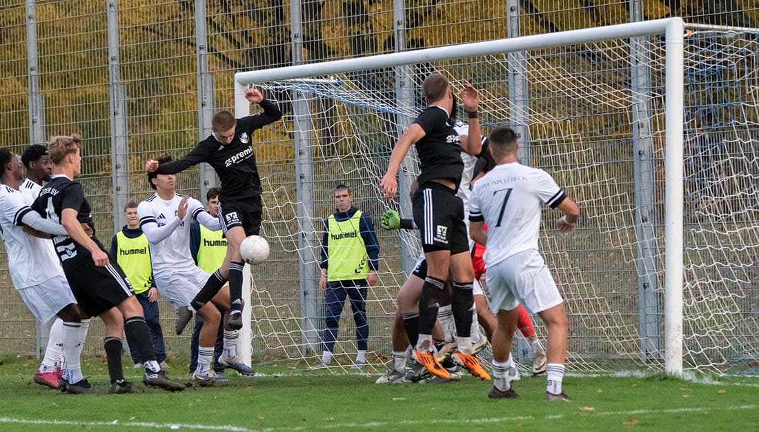 Der Heider SV siegt mit Köpfchen – 2:0 im Spitzenspiel bei Phönix II