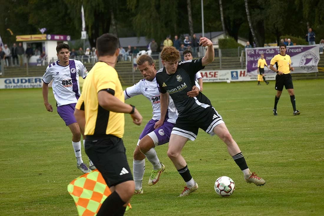 Phönix-Reserve dreht Spiel in Neumünster