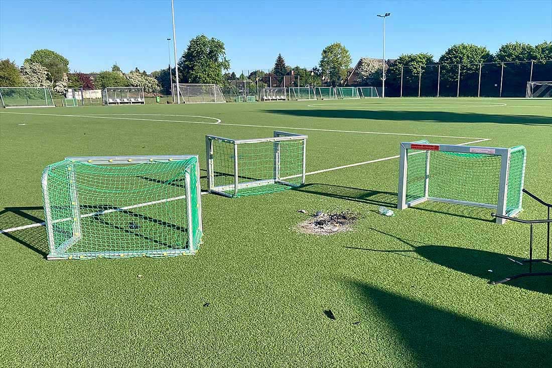 Unfassbar: sinnloser Vandalismus am und im Stadion des Heider SV