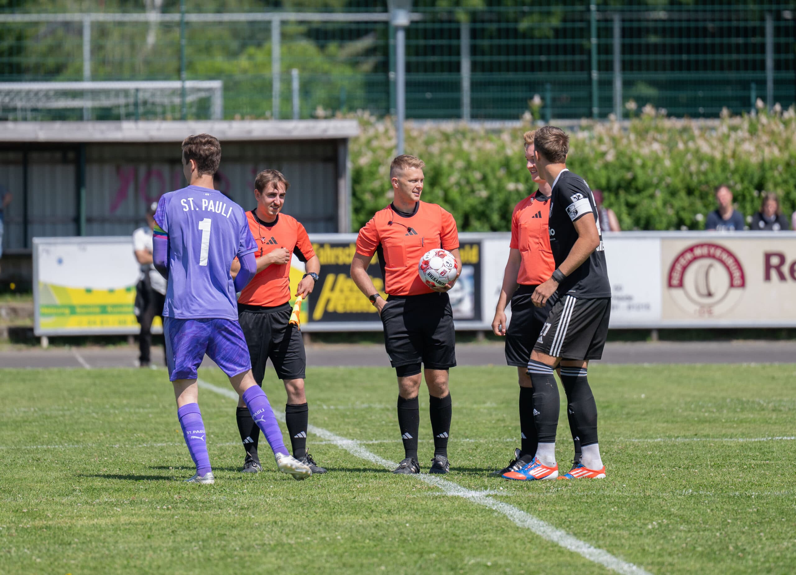 Florian Lisiak pfeift das SHFV-LOTTO-Pokalfinale