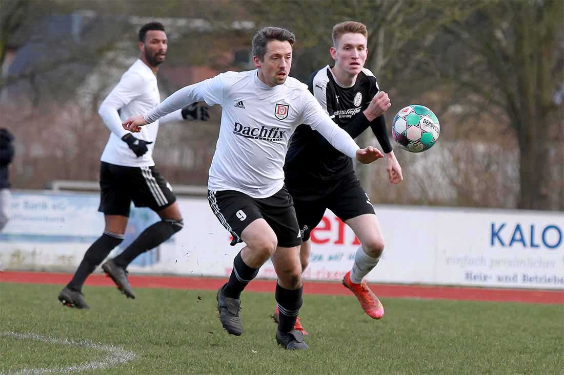 Dänischenhagener Lars Mischak mit 4 Toren – Altenholz zu neunt