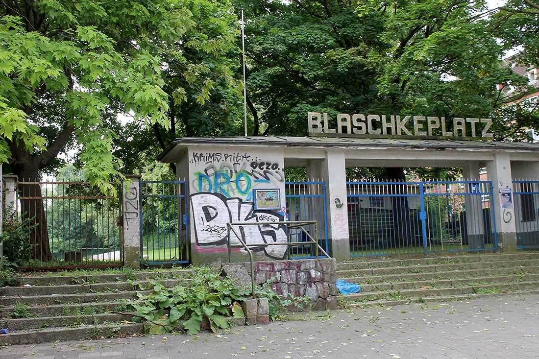 Lost Places 6 und 7: Fußballhochburg Gaarden Pickertkaserne, Gaußplatz