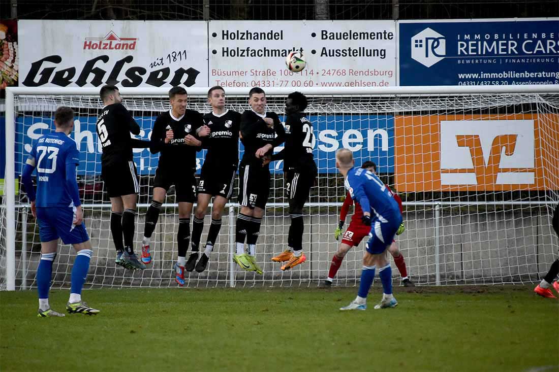 TuS Rotenhof ärgert den Heider SV beim 1:1 – Mats Henke mit Traumtor