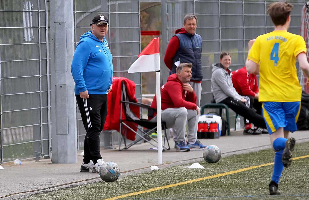Ein halbes Dutzend für Dersaus Keeper Simon Ehrk gegen den Preetzer TSV