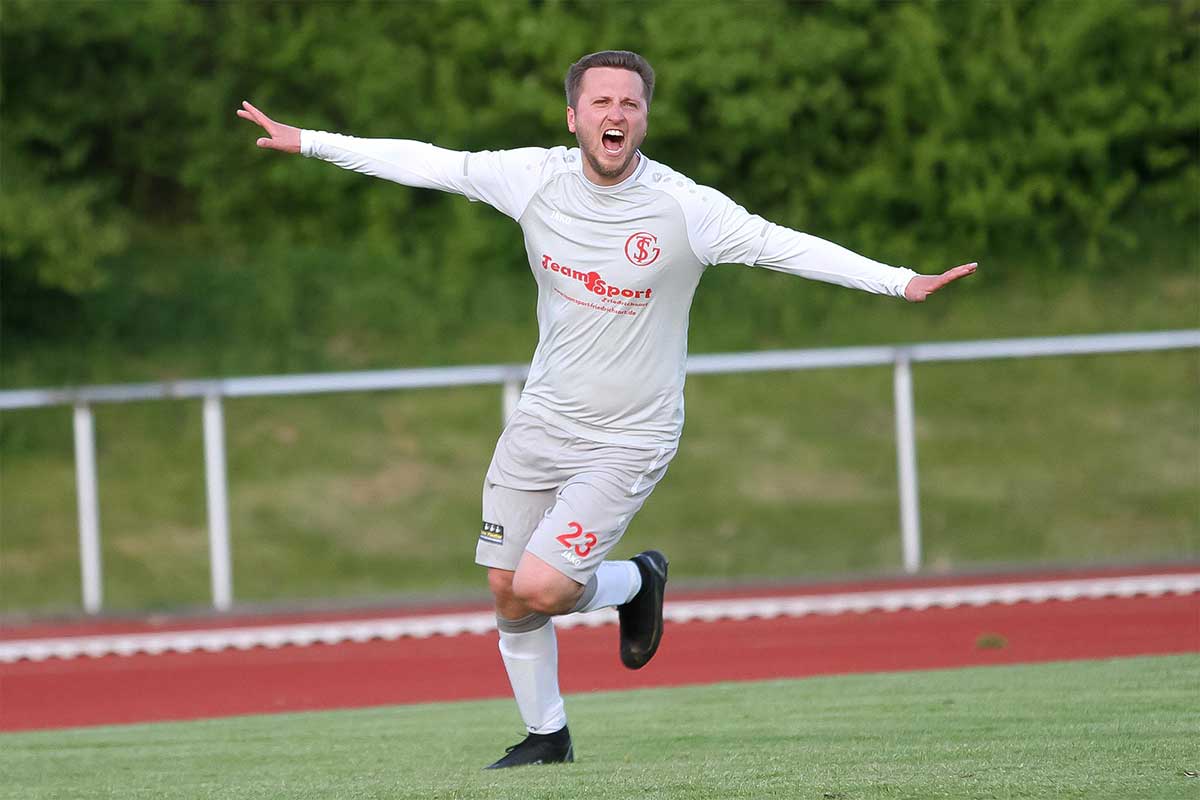 6:2 gegen Plön: Azem Mehanovic zaubert mit Hattrick und Traumtor für Schönkirchen