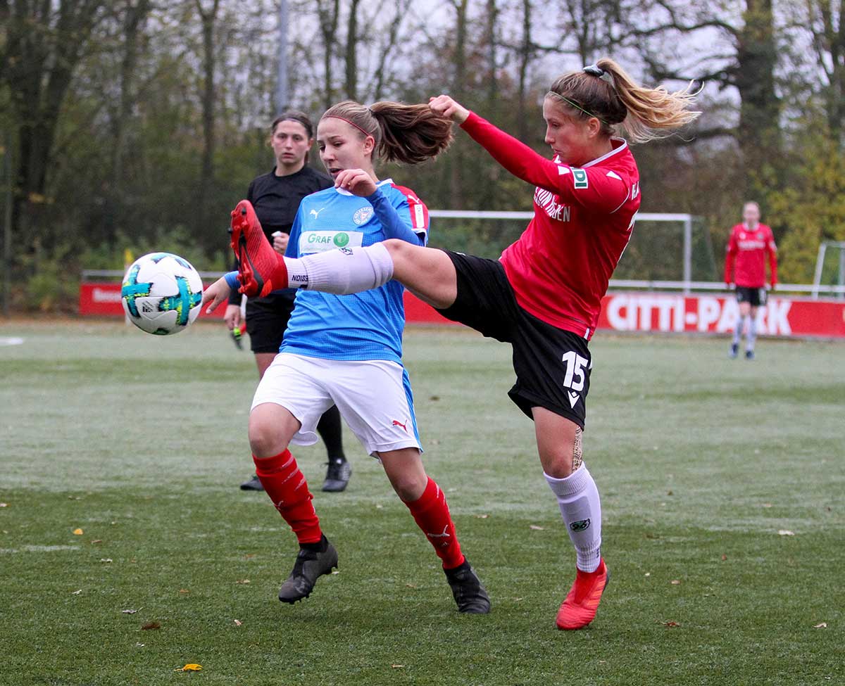 Lisann Evert und Alina Steiner drehen den Spieß