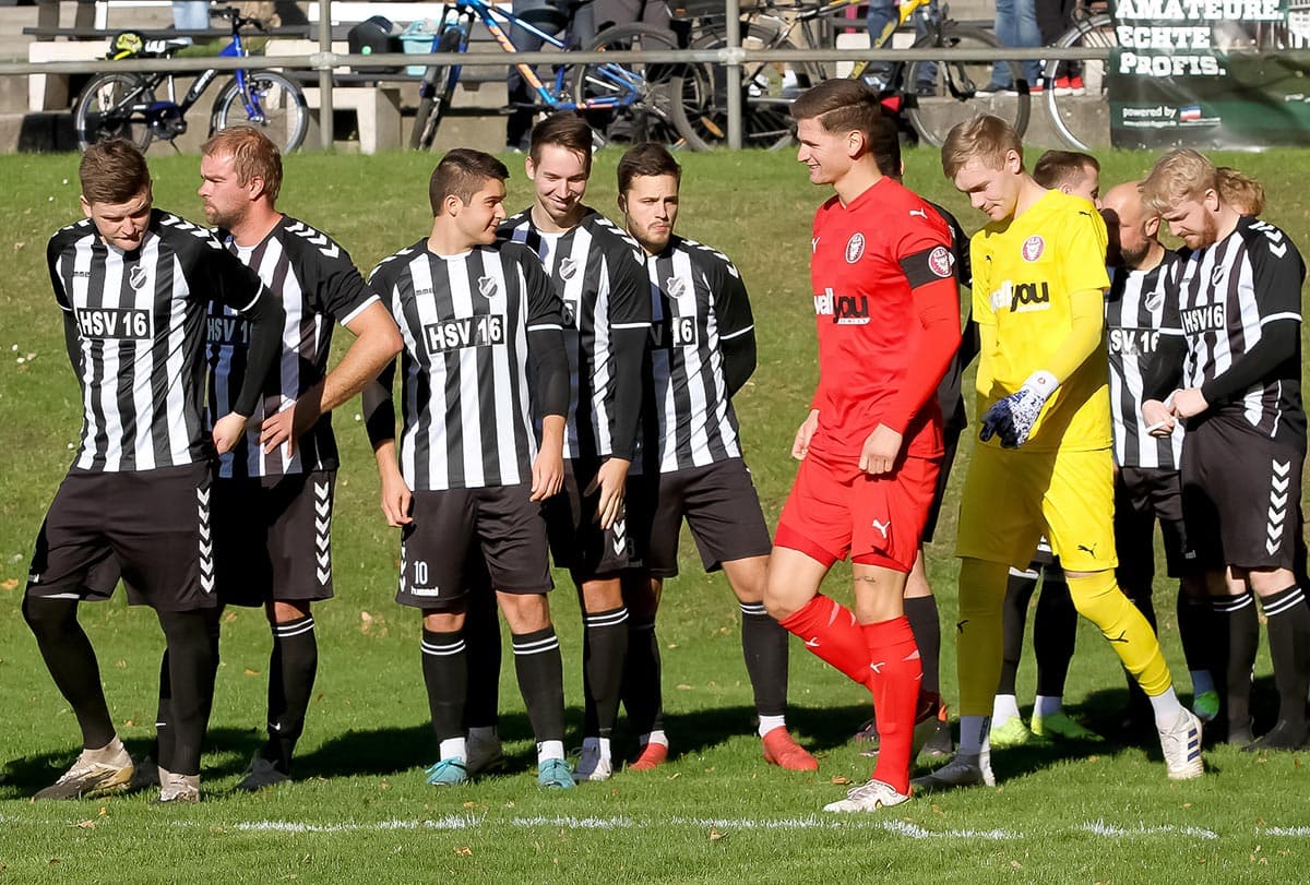Tim Mordhorst im Sommer und Tjalf Kaack aktuell beim TSV Klausdorf