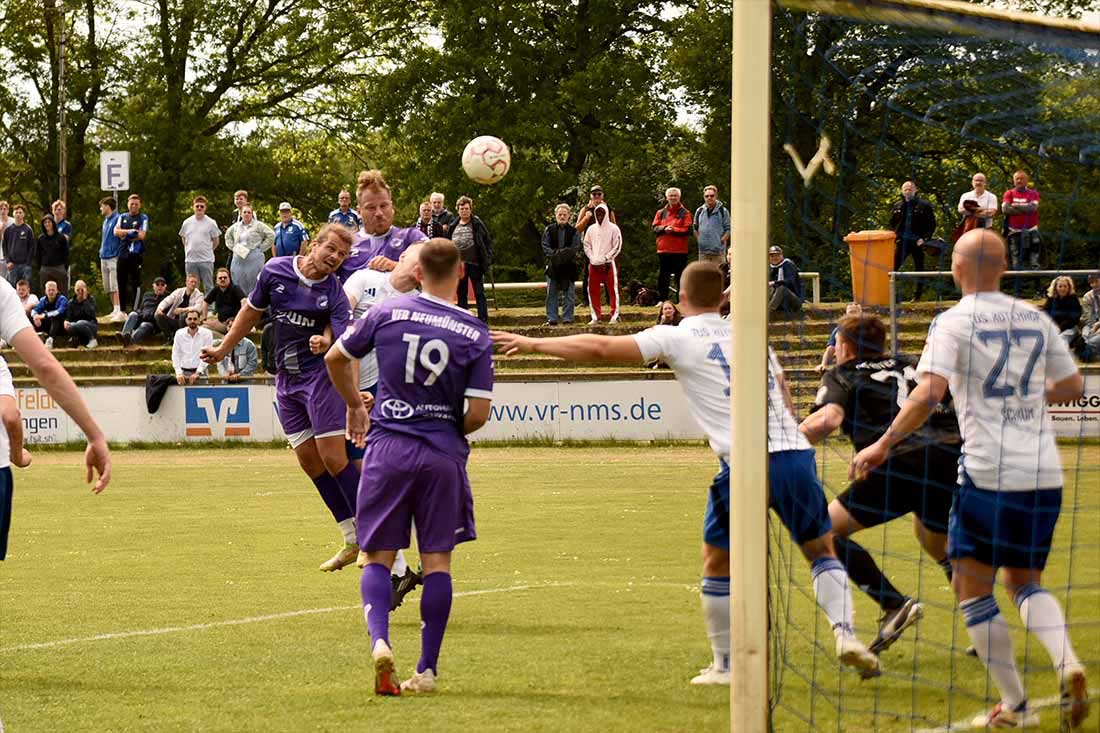 Dramatisches Abstiegsfinale in der Grümmi-Arena: VfR rettet sich mit 2:1-Sieg gegen Rotenhof
