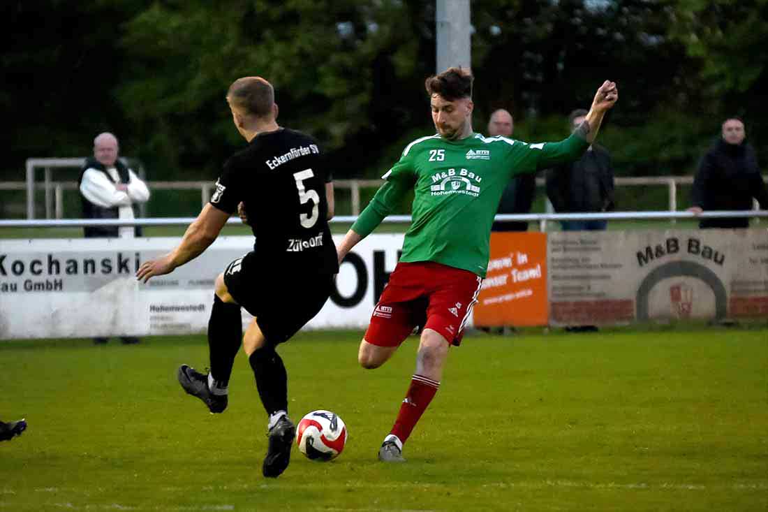 2:1 gegen Eckernförde: Hohenwestedts Joker Jasper Schwarz überragend