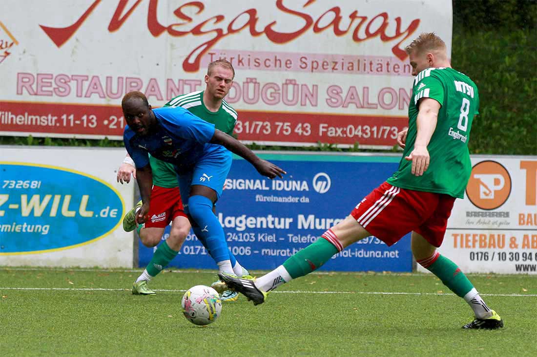 MTSV Hohenwestedt holt 1. Sieg mit 3:1 bei Inter Türkspor Kiel