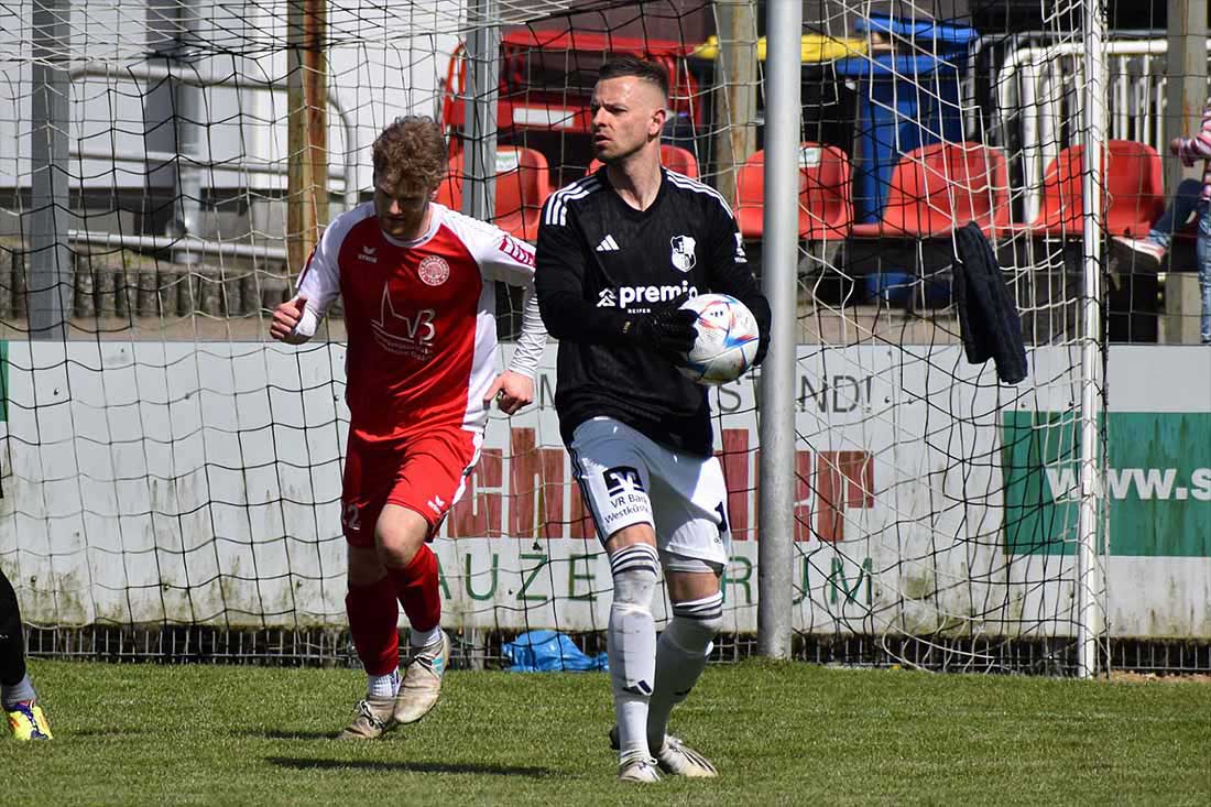 Mats Hinrichs kommt zurück zum Heider SV