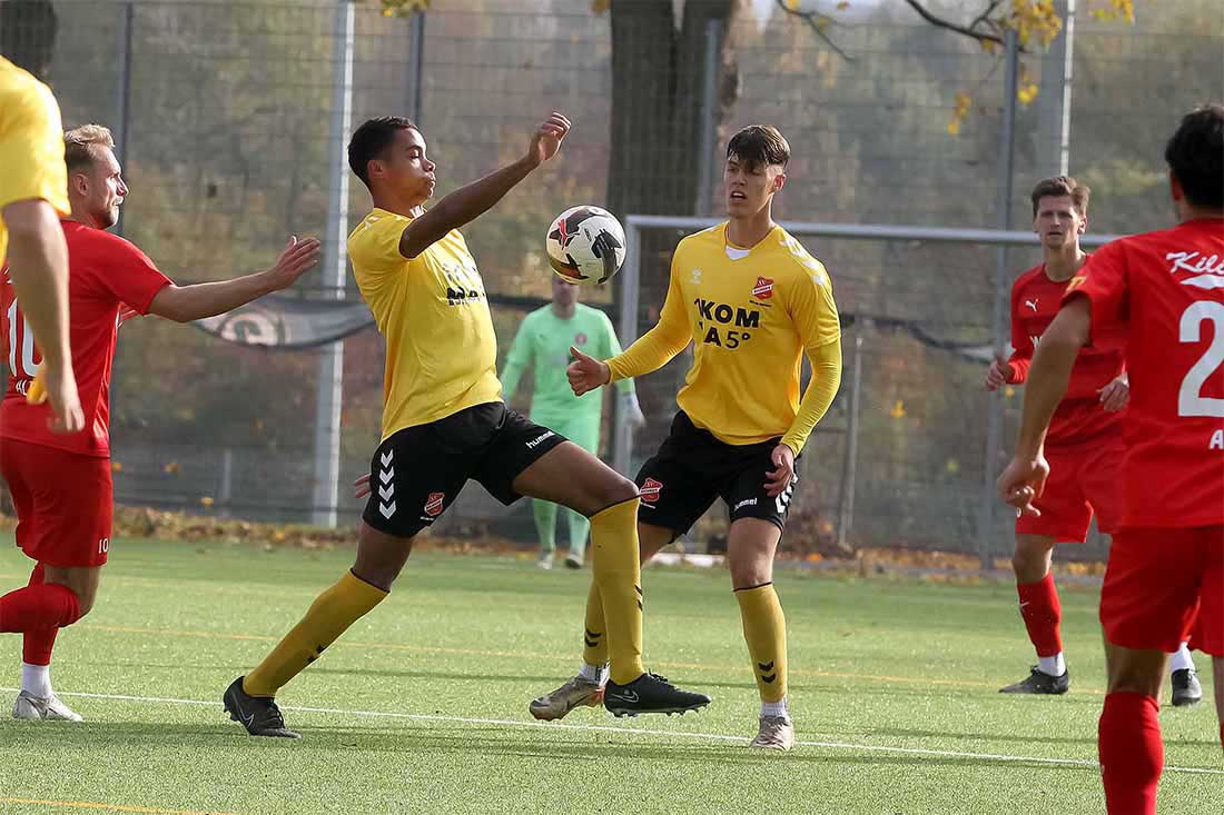 Eichedes Keenon Erfurth „bedankt“ sich beim Ex-Verein VfR Neumünster mit 3 Toren