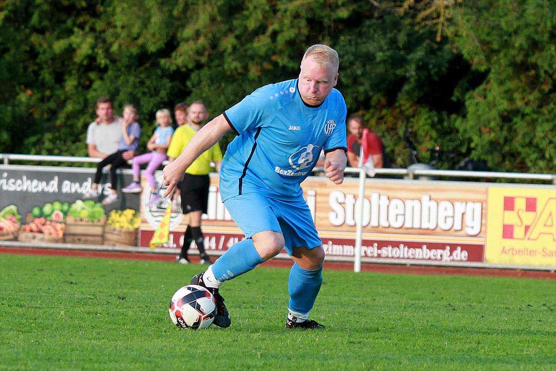 Spannendes Verbandsliga-Duell auf der gut bespielbaren Kieler Waldwiese