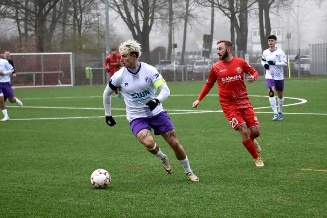Nach dem PSV siegt auch VfR mit 2:1 im Städtischen Stadion in Neumünster