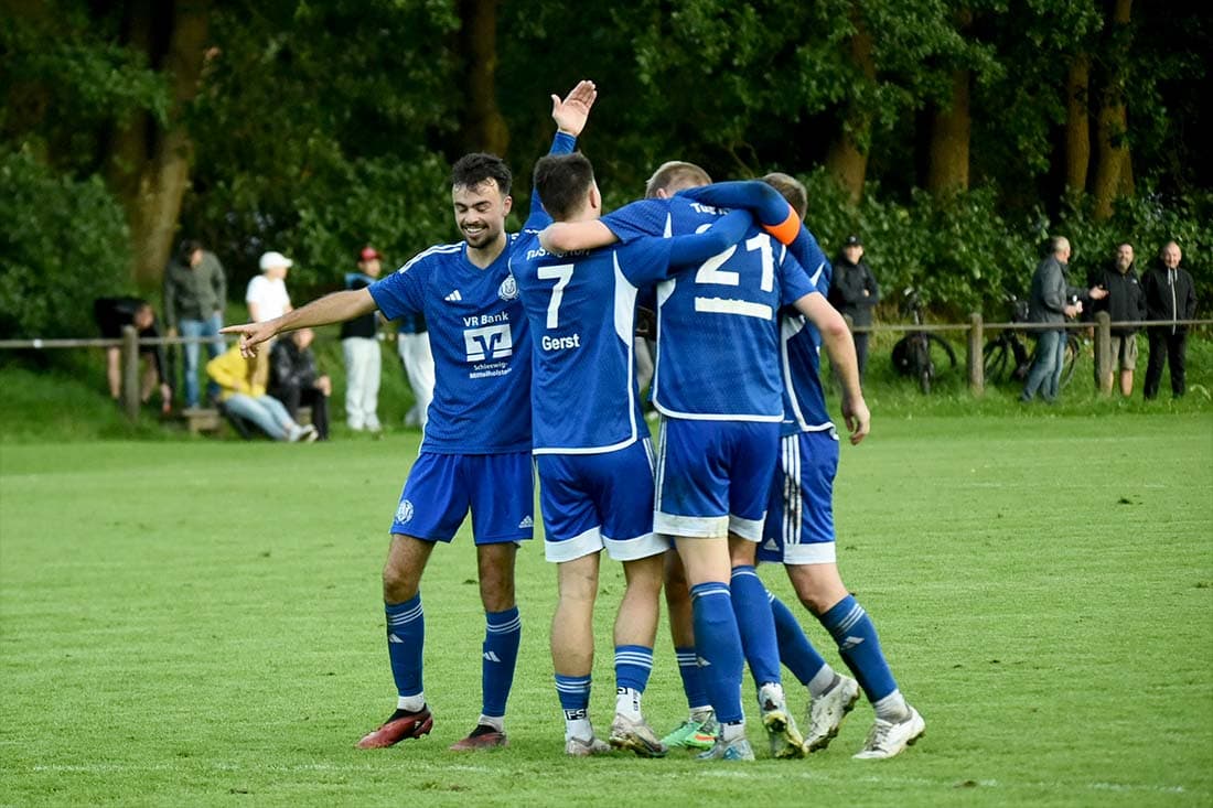 TUS Nortorf beim 9:2 gegen Hademarschen mit Torgala