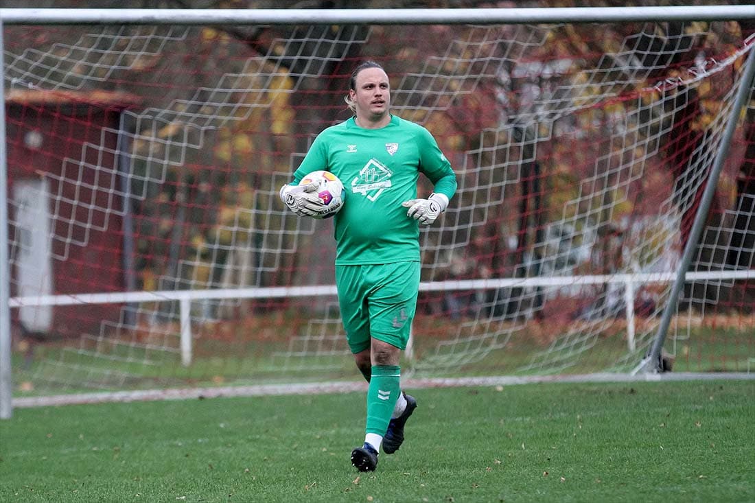 Plön gewinnt 4:1 gegen Gremersdorf und verliert Keeper Nils Fischer durch Fehlentscheidung