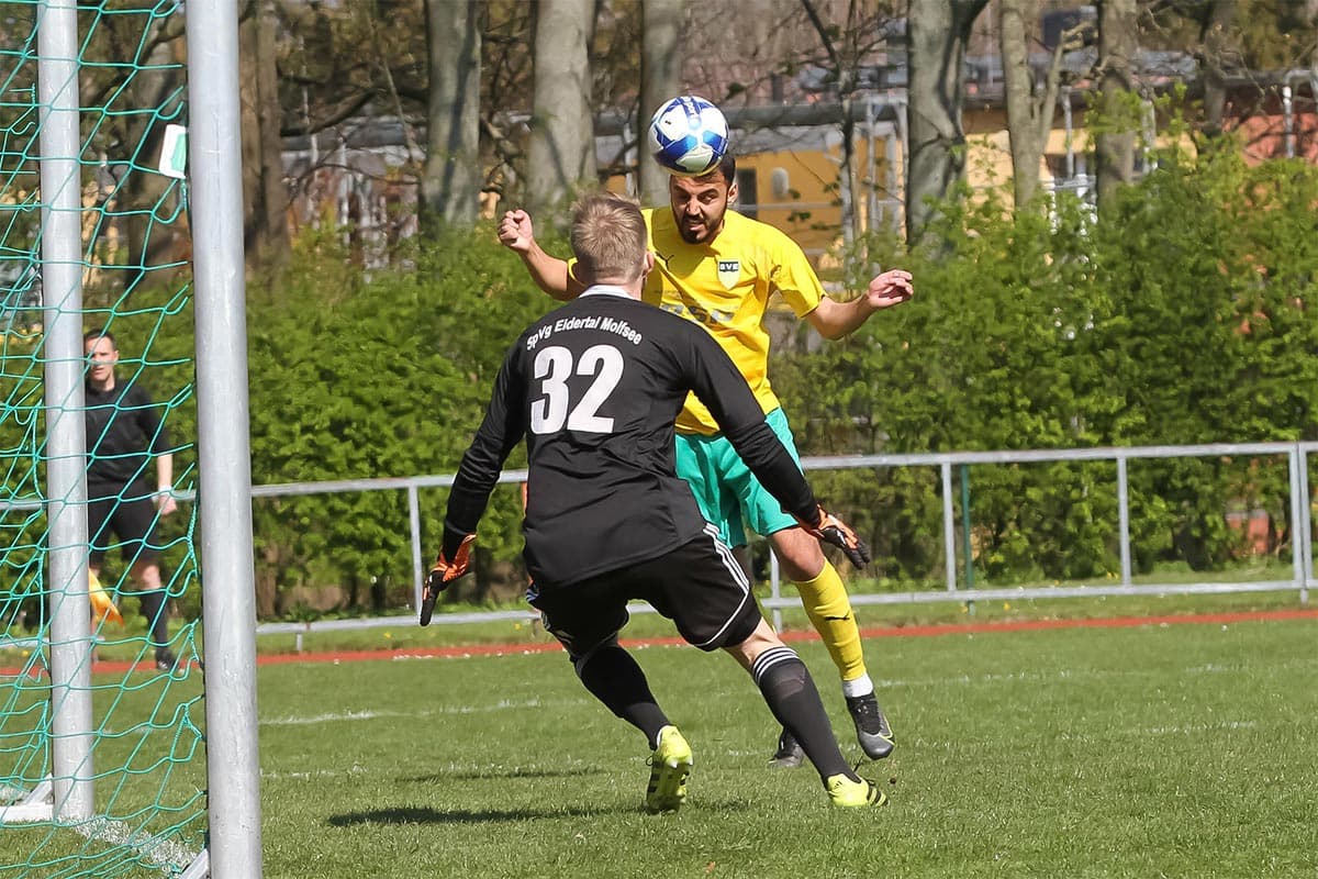 Joker Björn Schmidt sticht beim 2:1 des SVE Comet nach 0:1-Rückstand gegen Eidertal