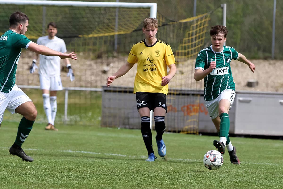 Freiherr von Esebeck 4 Tore gegen Kronshagen – VfB Lübeck II gerettet