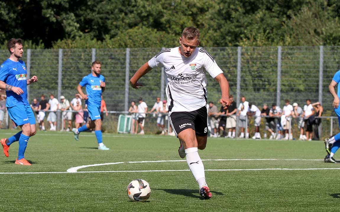 Kulikas, Schröder, Andres und Sankowski spielen 7:3-Tiki-Taka gegen Husum