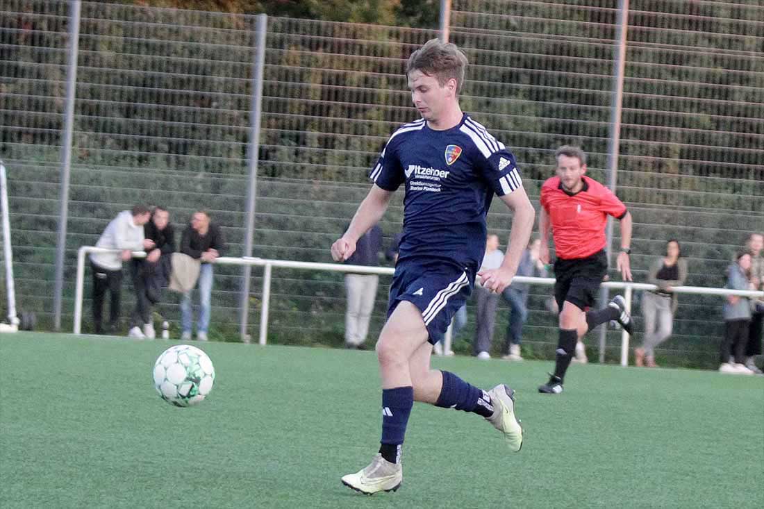 2:0 in Flintbek – Saxonias Dustin Riedel spielt die Fiedel
