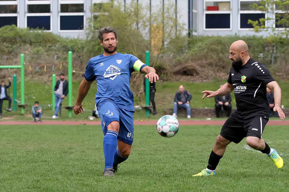 Sören Balk macht den Coup des TSV Plön gegen ECK/Fleck perfekt