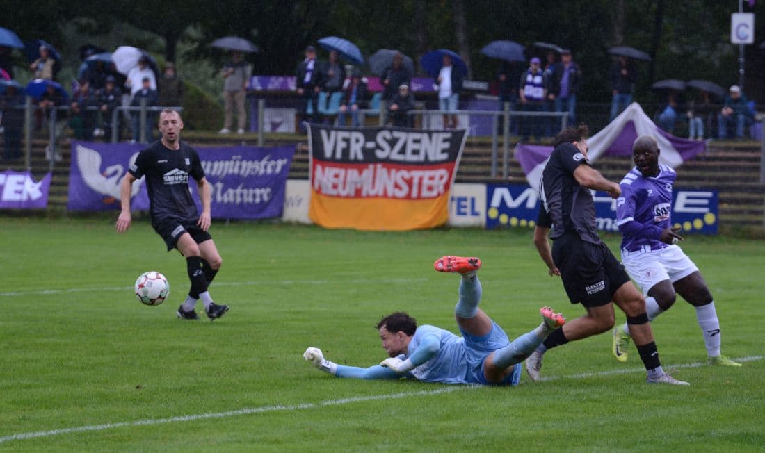 VfR Neumünster verteidigt Tabellenspitze mit 3:0-Pflichtsieg gegen Eckernförder SV