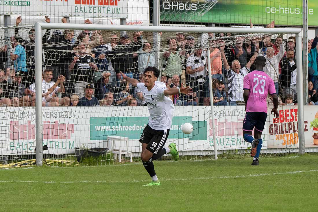 2:1 gegen Altona 93 – Heider SV mit einem Bein in der Regionalliga