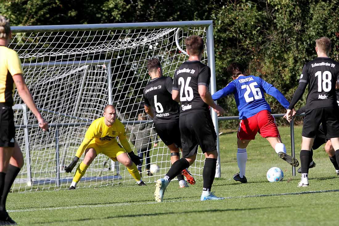 2:1 bei der SpVg Eidertal Molfsee: Christian Peters mit Doppelpack für ESV