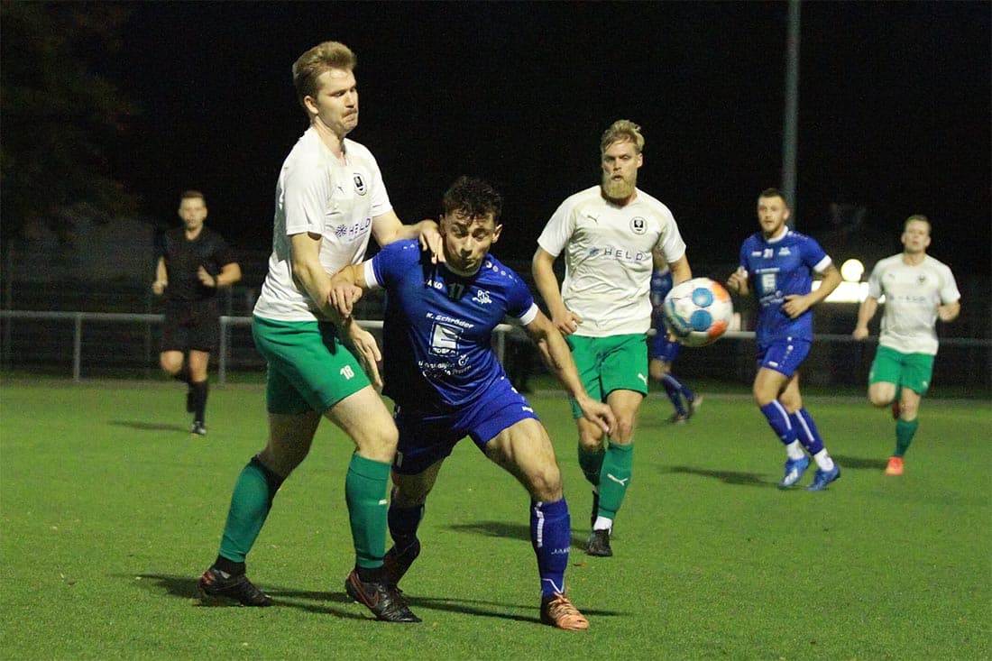 Punkte und Wurst für Klausdorfs Coach Dennis Trociewicz nach Preetz-Spiel