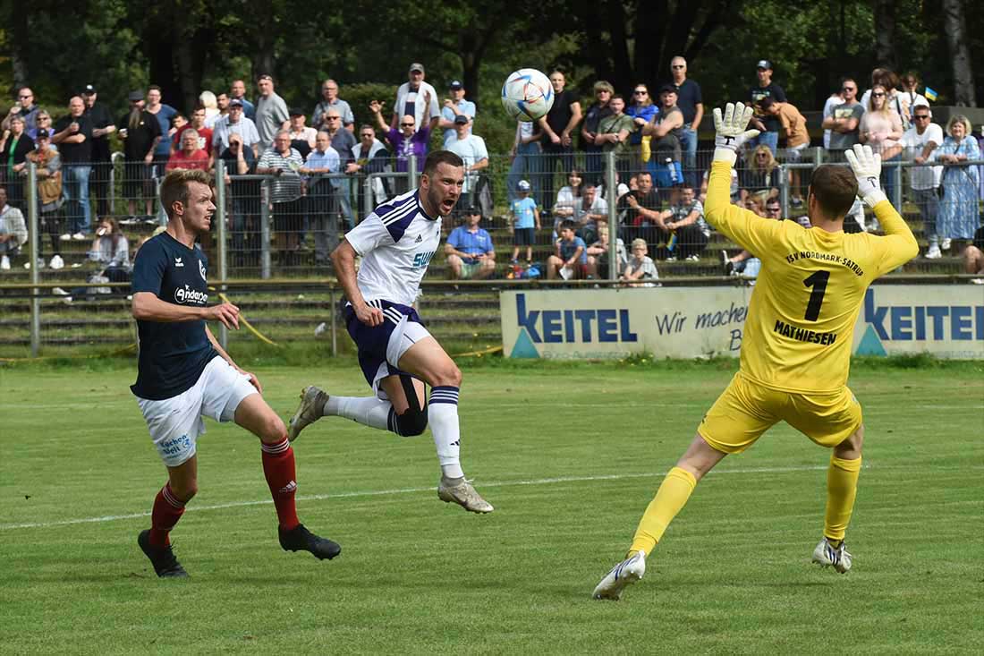 Hurra-Fußball ohne Defensive: VfR Neumünster 3:5 gegen Nordmark Satrup