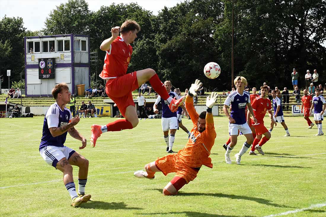 Spannendes 3:3 zwischen VfR Neumünster und Eutin 08