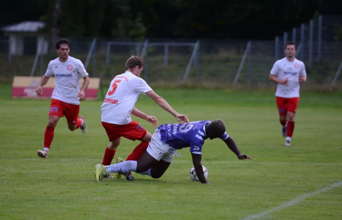 Ola Adesanya bringt VfR Neumünster wieder in die Spur – 3:0 gegen Satrup