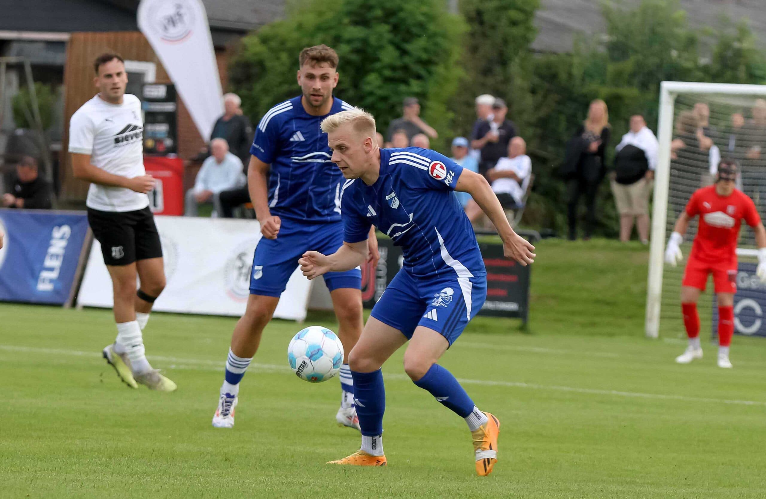 Mats Henke spät zum 1:1 – Rotenhof mit verdientem Punkt gegen Meister Kilia