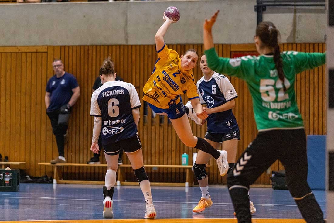 Wahnsinns-Finish: Rieka Thal wirft SV Todesfelde zum historischen ersten Zweitliga-Punkt