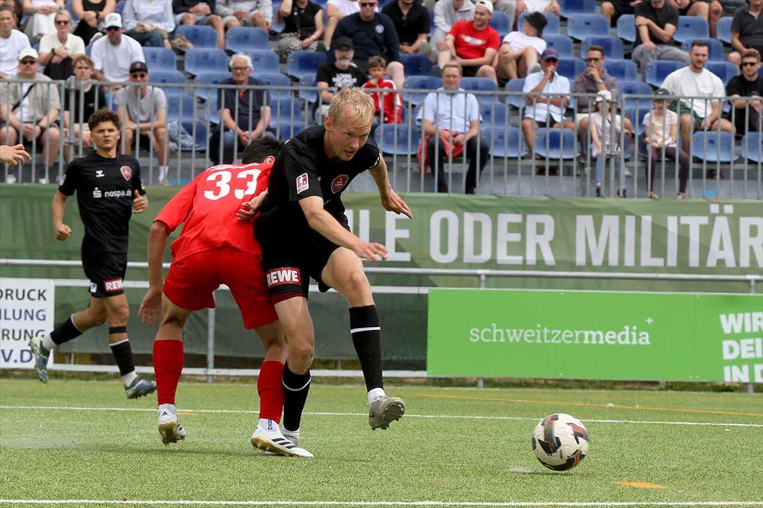 Selim Ajkic trifft zur VfB-Führung: VfB Lübeck startet mit Remis gegen Weiche Flensburg