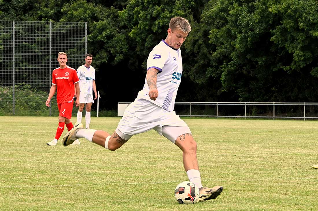 7:0 in Hamberge – Gelungener Testspielauftakt für Rasensport Neumünster