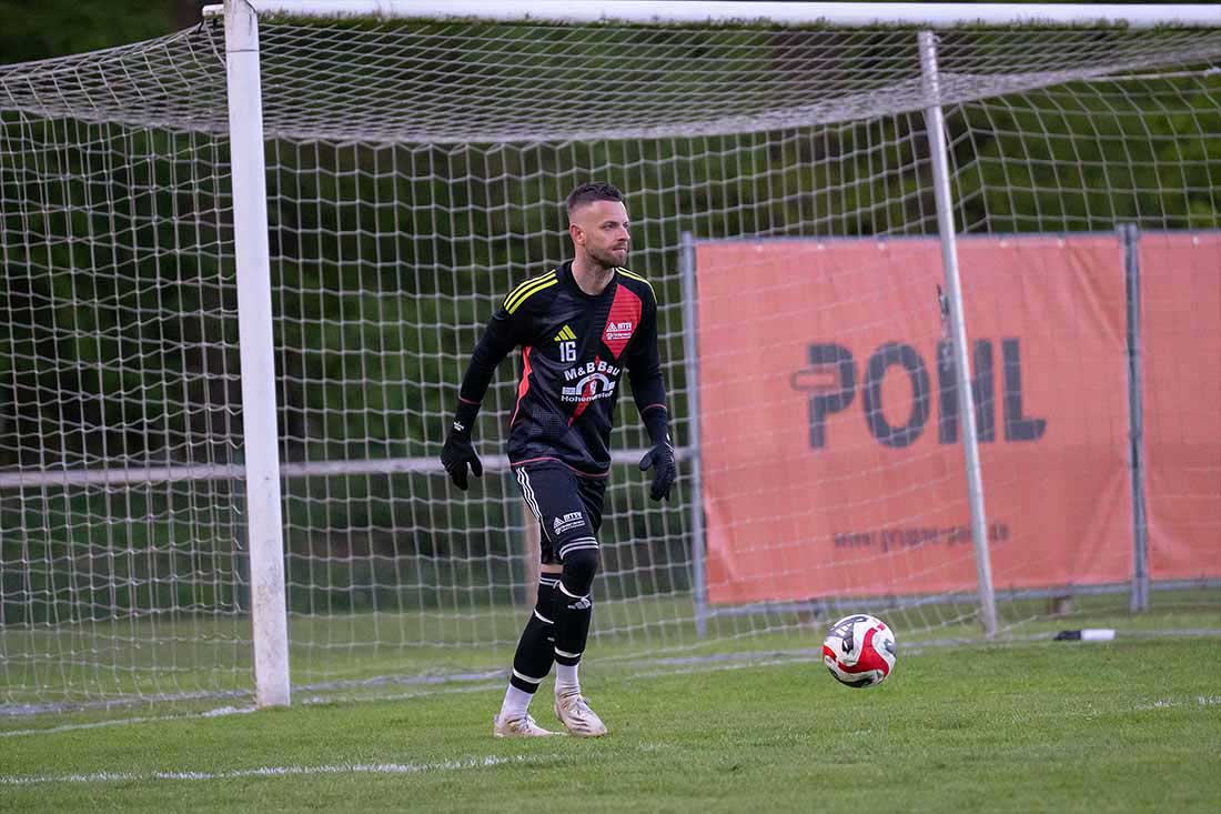 Der „Titan“ bleibt – Torhüter Mats Hinrichs nach Verletzung von Calvin Schultz weiter beim MTSV