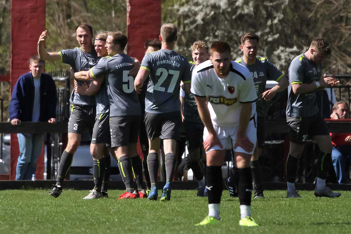 Preetzer Lars Brand wirft Rot-Schwarz Kiel mit dem 1:0 aus dem Trio