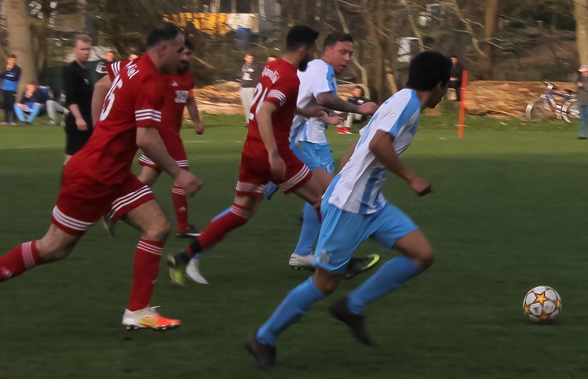 VfB Kiel lernt mit einem 4:0 bei Rojava die Schwarzlandwiese kennen