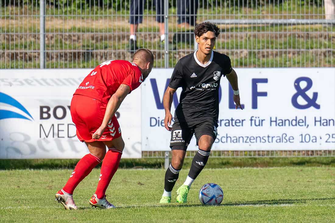 Heide feiert souveränen 5:2-Erfolg gegen Reinfeld – Kieselbach trifft dreifach