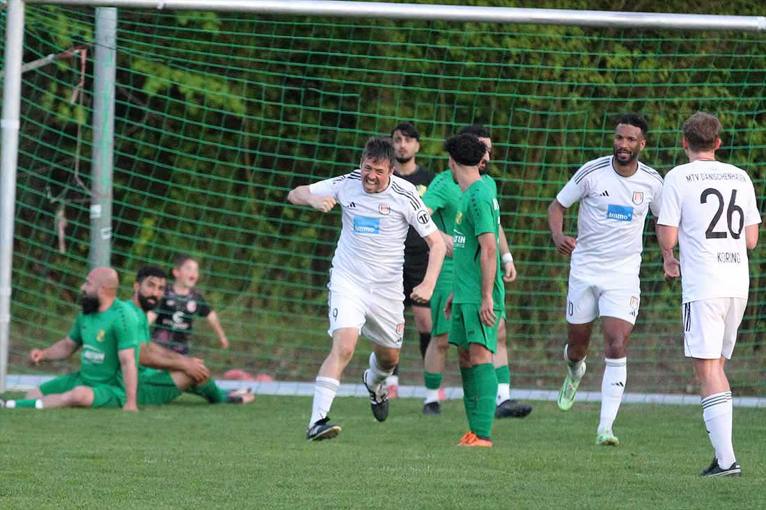 Überragender Lars Mischak: Dänischenhagen 5:2 bei MED SV
