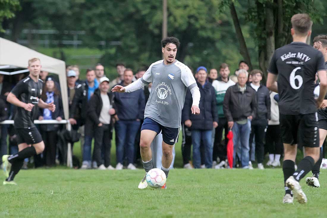 Zakaria El-Omrani entscheidet das Auftaktspiel: TSV Friedrichsberg siegt mit 1:0 beim SV Dörpum