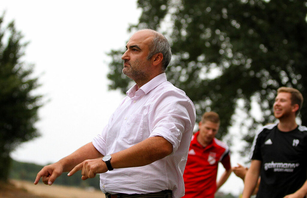 Ismet Nac dirigiert seine Bösdorfer Mannschaft sehr gut. © Ismail Yesilyurt