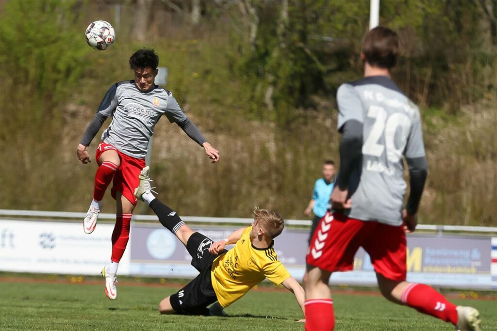 Artistische Defensivarbeit von Justin Petersen (re., TSV Altenholz) gegen Ricky Long. © Ismail Yesilyurt